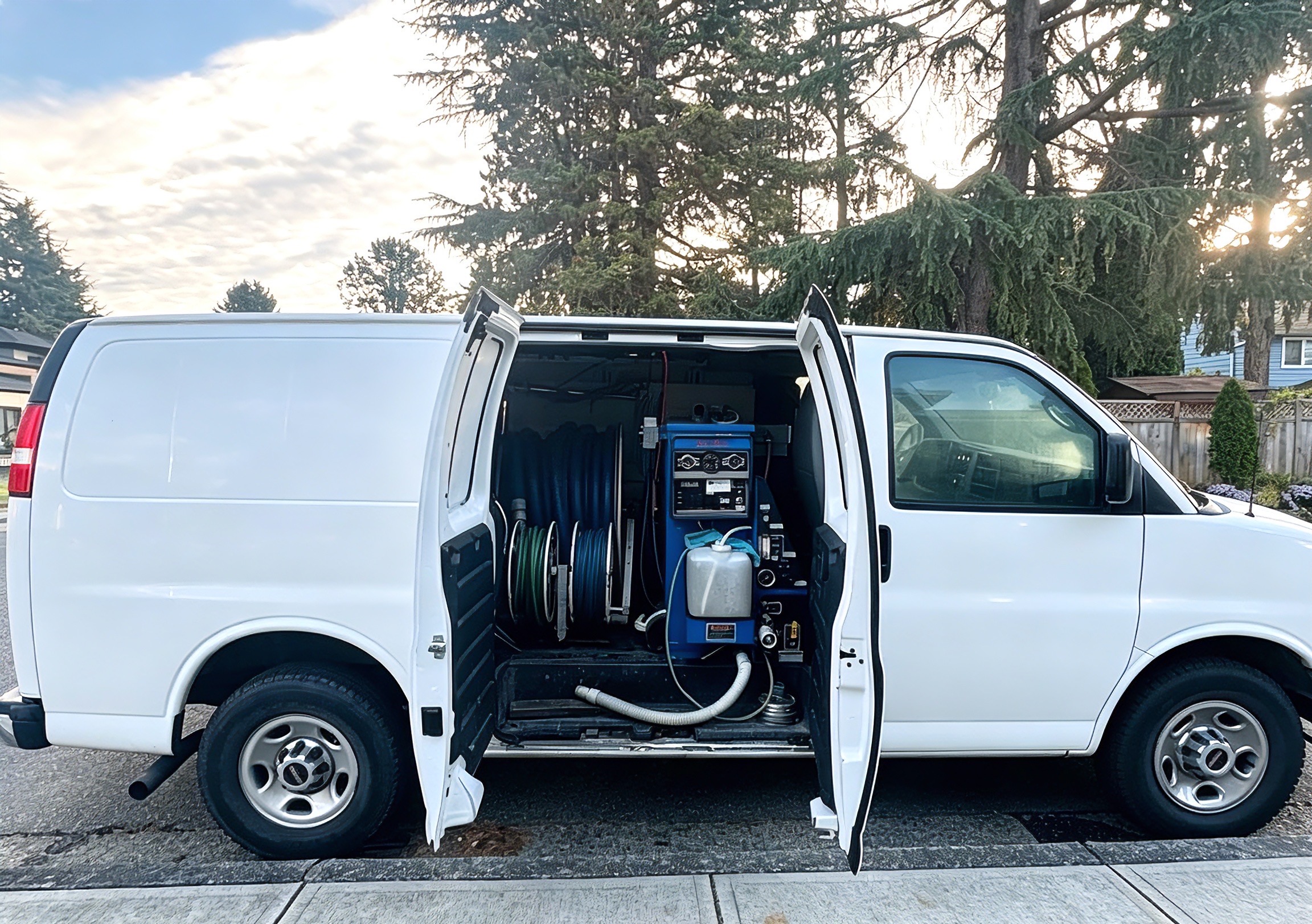 HJ CLEANING LTD. commercial power washing truck and heavy-duty equipment